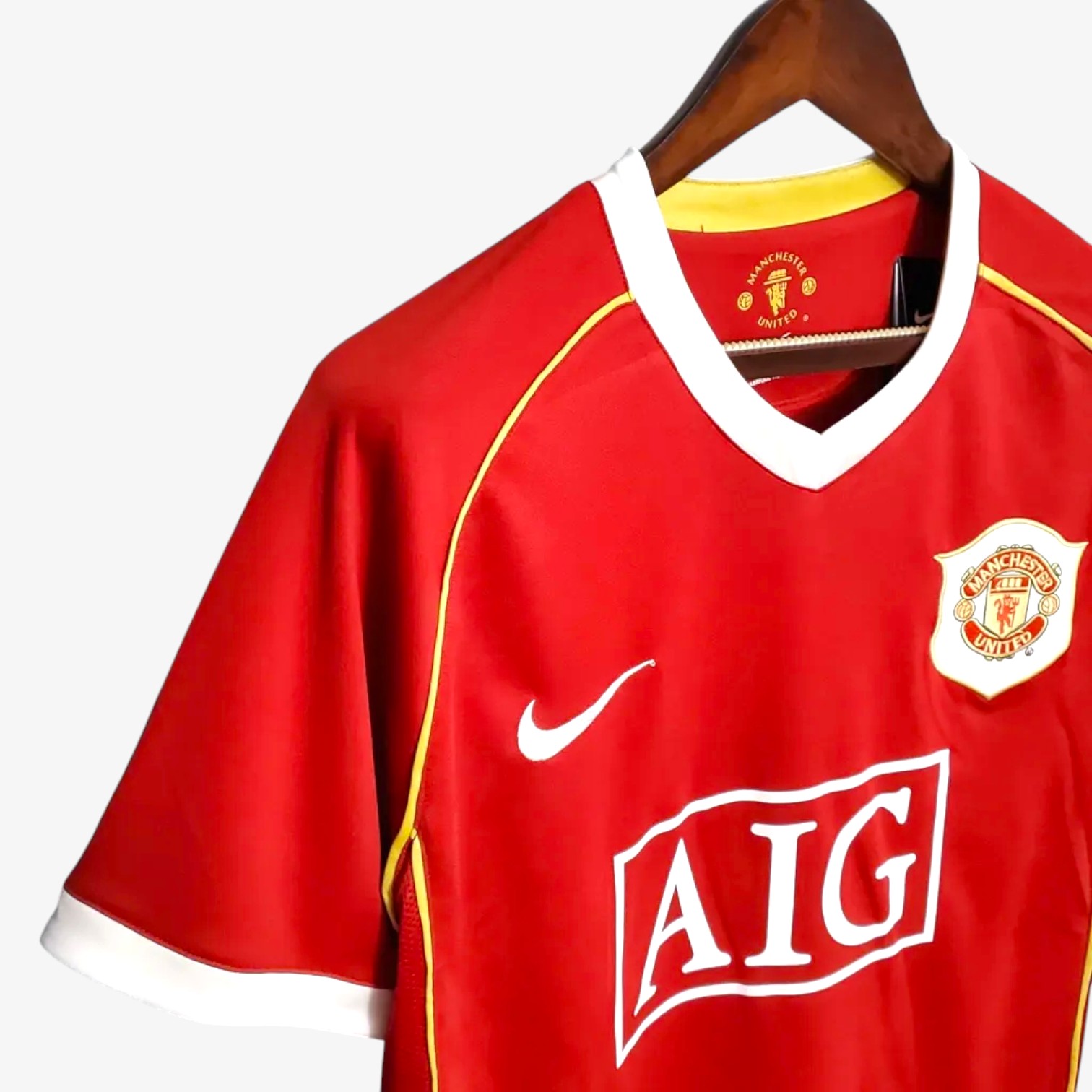 Manchester United Retro Home Jersey 2006/07 - Image 3