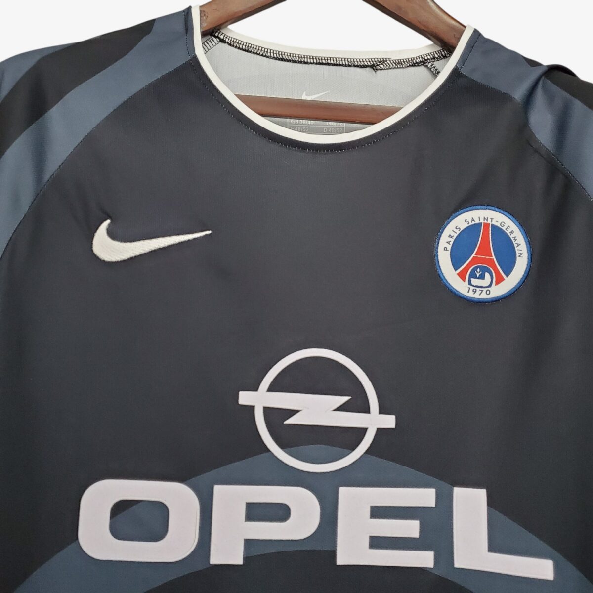 Paris Saint-Germain Third Retro Jersey 2001/02 - Image 4