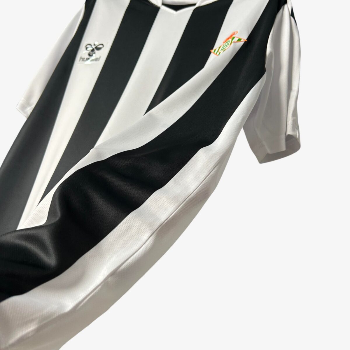 Real Betis Black Special Edition Jersey 2025/26 - Image 2