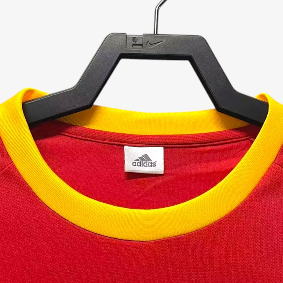 Spain Home Retro Jersey 2002 - Image 3