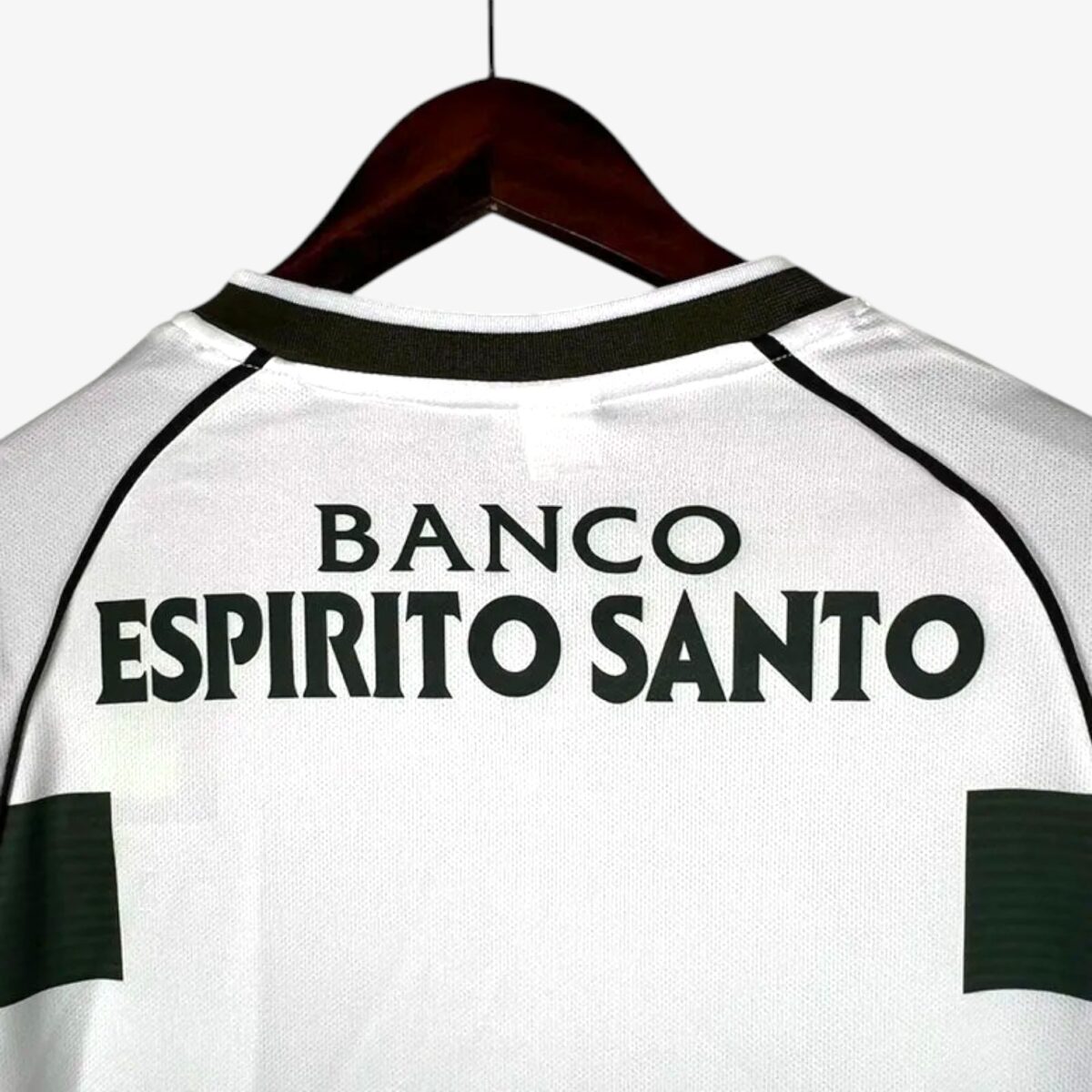Sporting Lisbon Home Long Sleeve Retro Jersey 2001/02 - Image 3