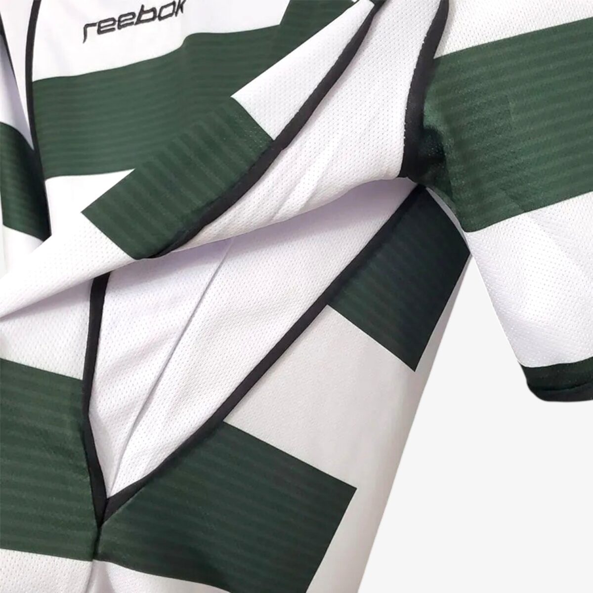 Sporting Lisbon Home Retro Jersey 2001/02 - Image 3