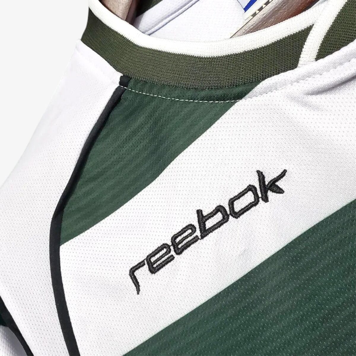 Sporting Lisbon Home Retro Jersey 2001/02 - Image 5