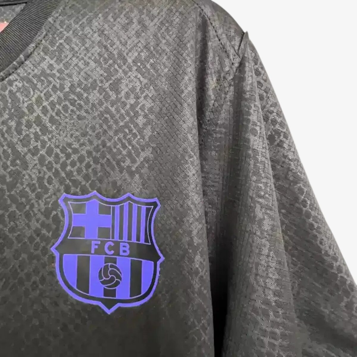 Barcelona Snake Special Black Jersey 2025/26 - Image 5