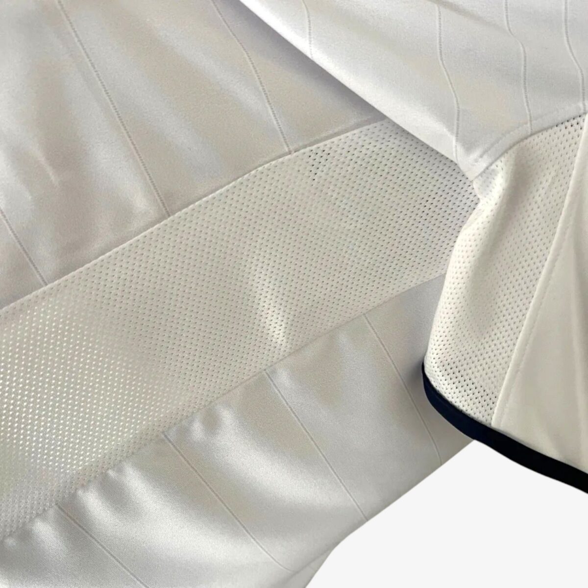 England Euro 2004 Home Jersey - Image 3
