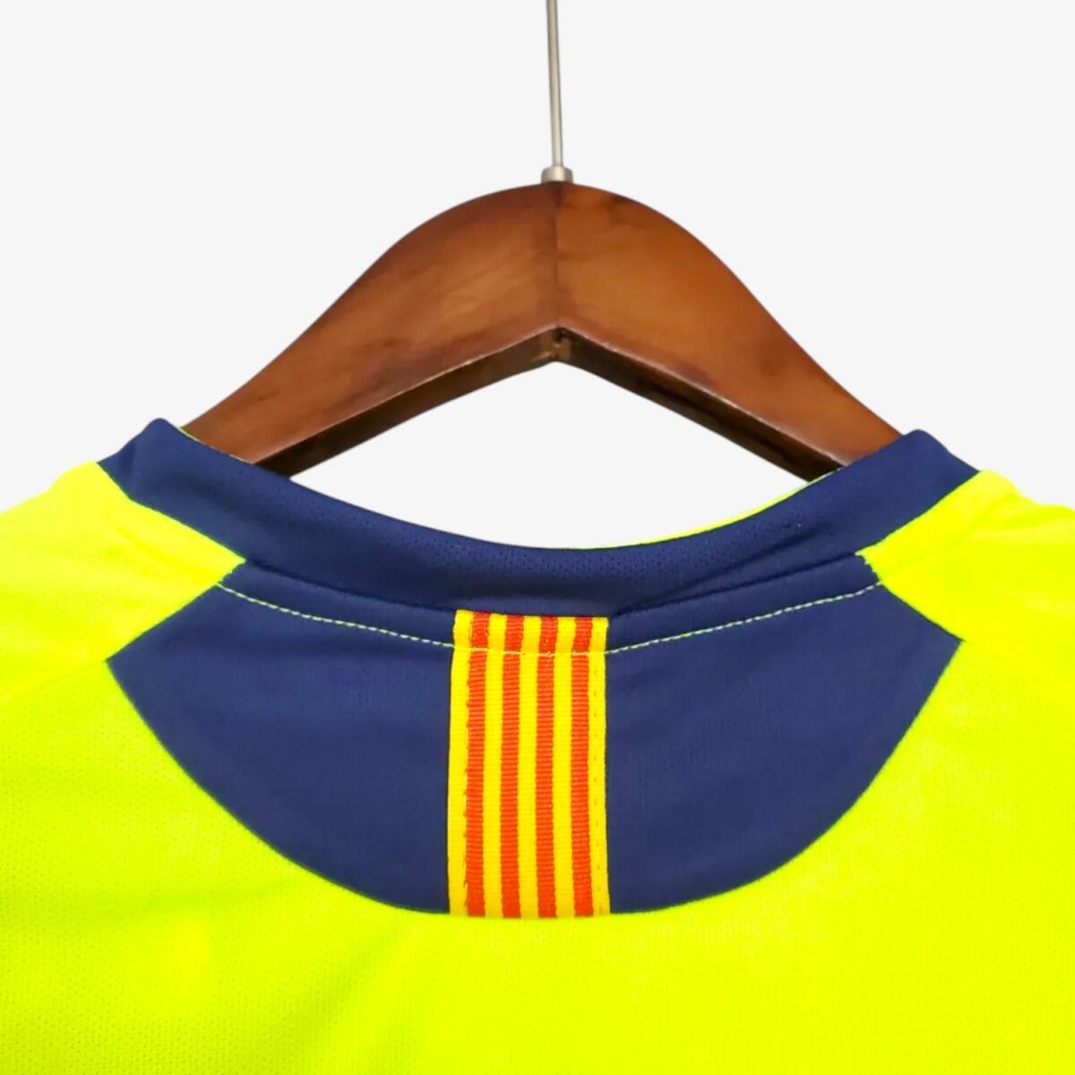 FC Barcelona Yellow Retro Away Jersey 2005/06 - Image 3