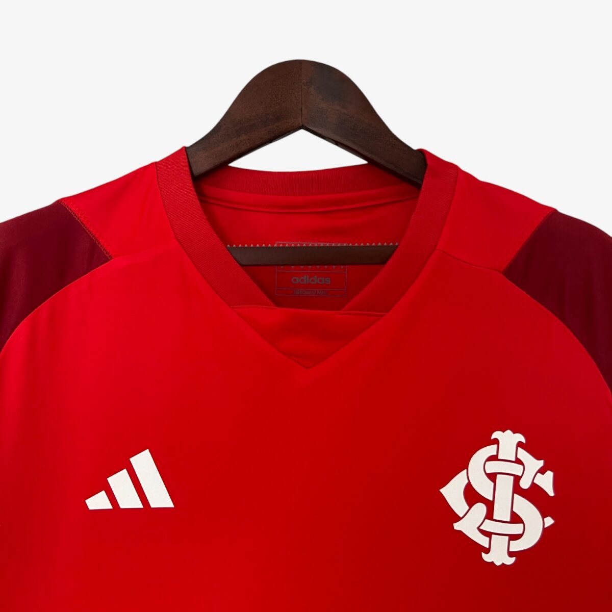 Internacional Training Wear Jersey 2024/25 - Image 3