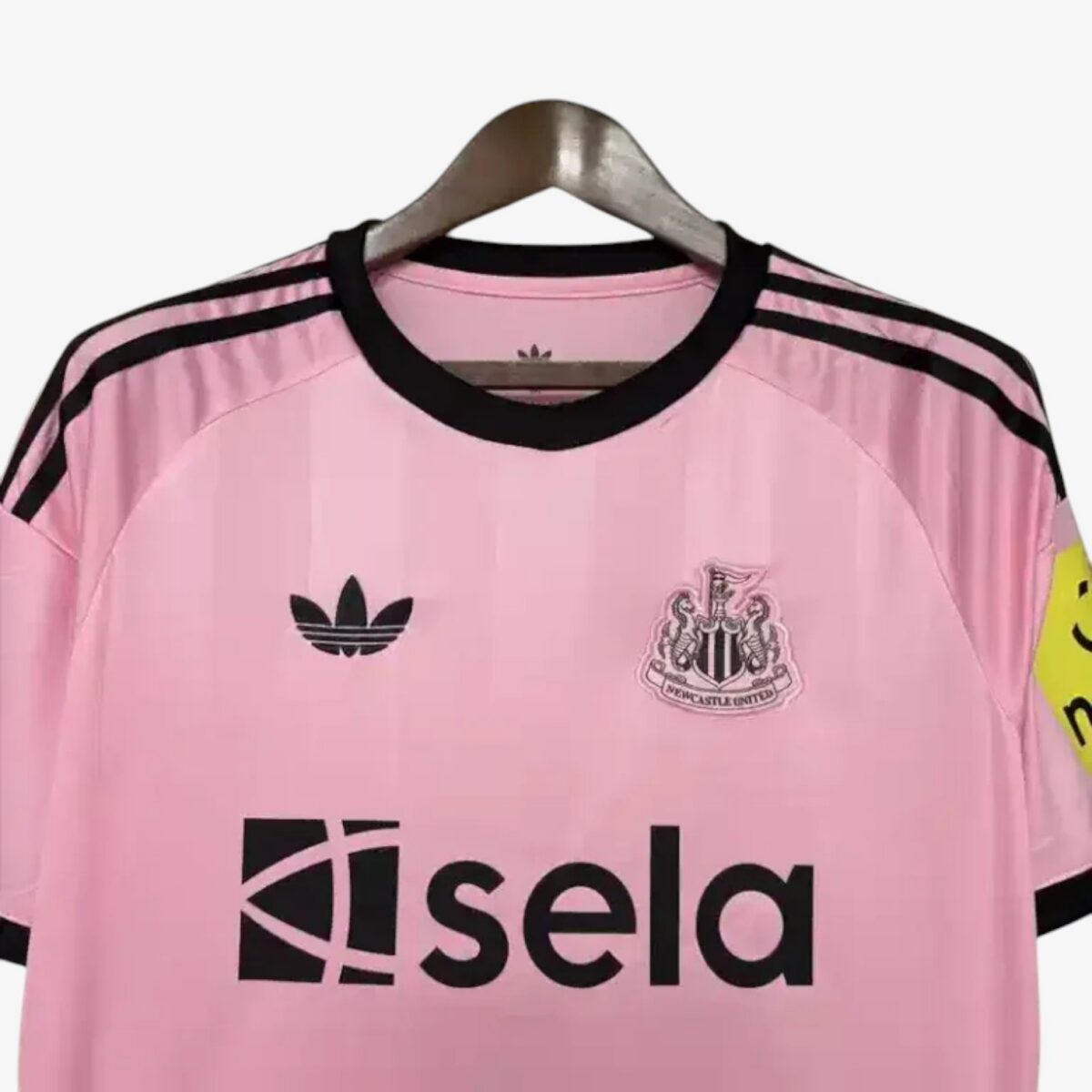Newcastle United Pink Jersey 2025/26 - Image 4