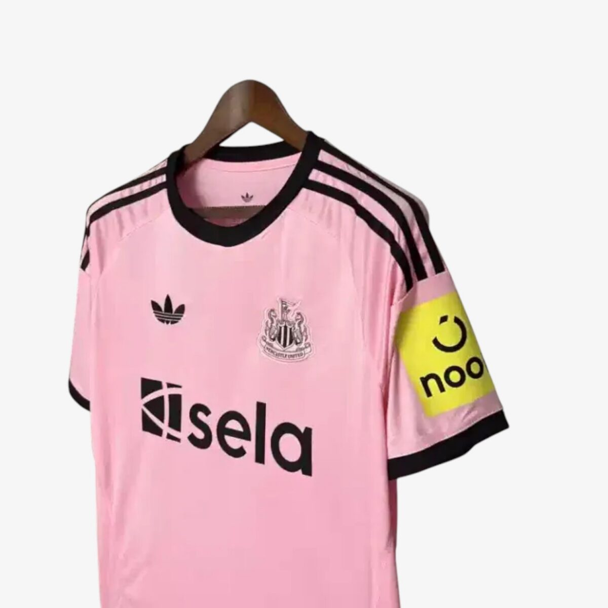 Newcastle United Pink Jersey 2025/26 - Image 3