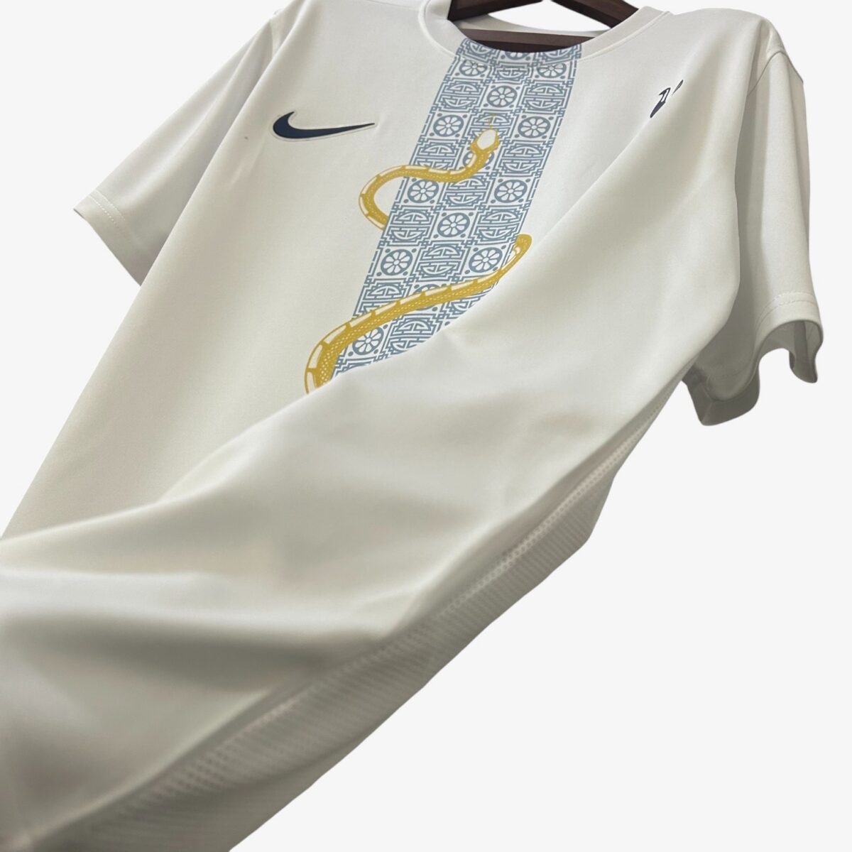 Tottenham Hotspur Pre-match Jersey 2025/26 - Image 4
