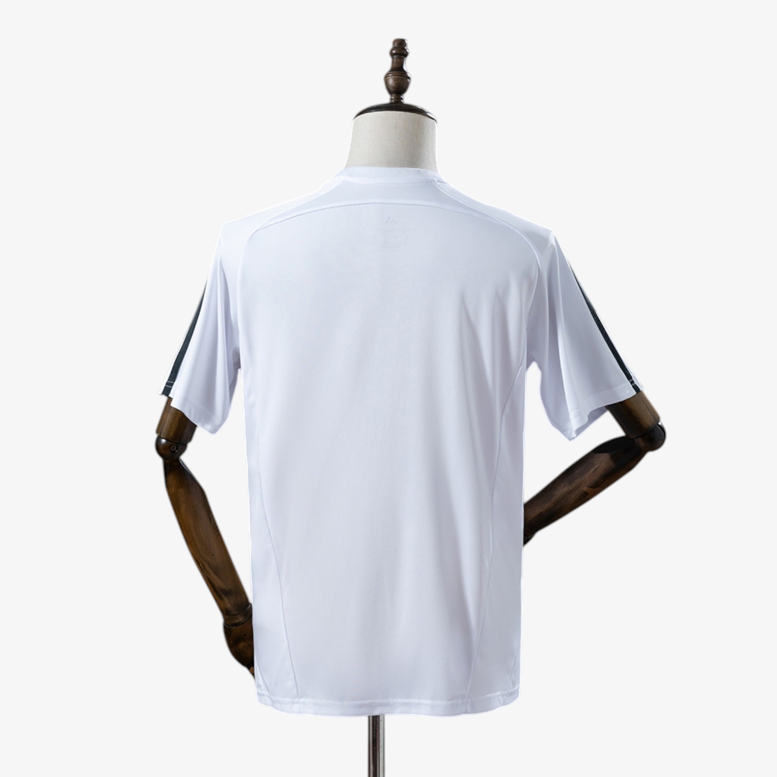 Real Madrid White Shirt 2025/26 - Image 2